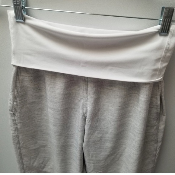 Lululemon Om Pant Cropped Fossil Grey White 4 - Picture 11 of 12